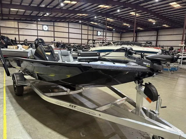 Slide: The Image of Xpress H17C W/Yamaha 90 "SHO" 2026 - 3