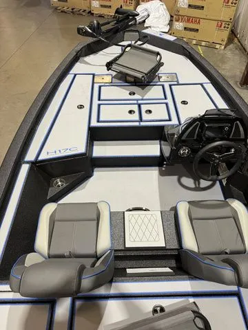 Slide: The Image of Xpress H17C W/Yamaha 90 "SHO" 2026 - 6