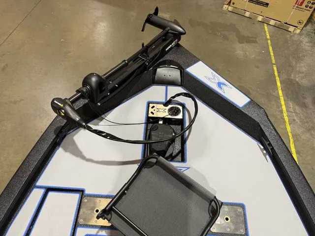 Slide: The Image of Xpress H17C W/Yamaha 90 "SHO" 2026 - 8