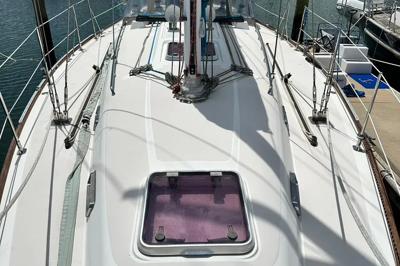 Slide: The Image of 2007 Sabre 386 sailboat deck with rigging and hatch, docked at marina. - 21