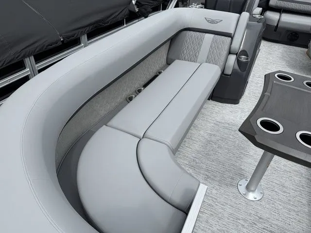 Slide: The Image of Bennington M Swingback 24 MSB Tritoon 2026 - 8