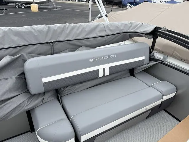 Slide: The Image of Bennington M Swingback 24 MSB Tritoon 2026 - 27