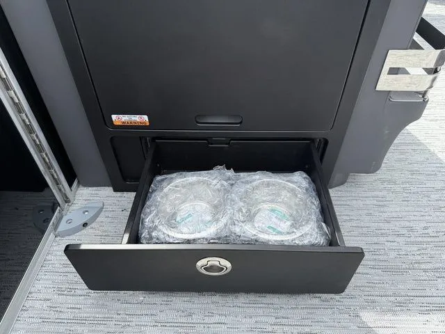 Slide: The Image of Bennington M Swingback 24 MSB Tritoon 2026 - 22