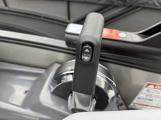 Slide: The Image of Bennington M Swingback 24 MSB Tritoon 2026 - 21