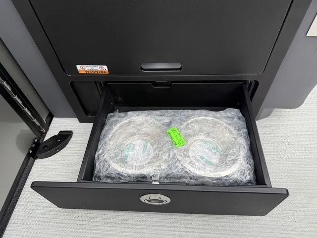 Slide: The Image of Bennington M Swingback 24 MSB Tritoon 2026 - 24