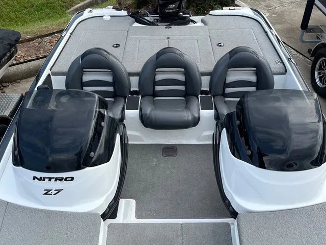 Slide: The Image of Nitro Z7DC 2011 - 10