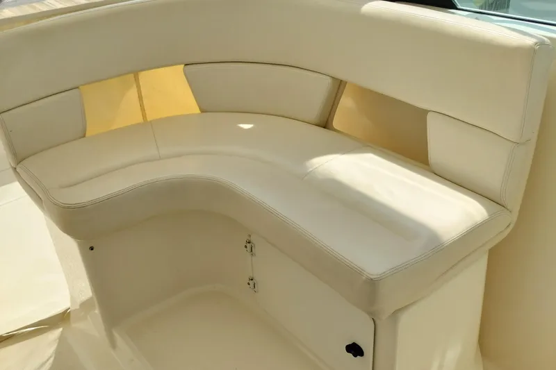 Slide: The Image of Cream-colored seating on a 1995 Tiara Yachts 2900 Open boat. - 16