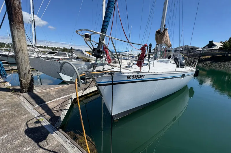 Slide: The Image of 1990 Beneteau Oceanis 500 sailboat docked in a marina under clear blue skies. - 3