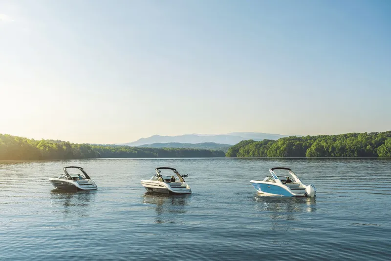 Slide: The Image of Sea Ray SDX 230 2026 - 28