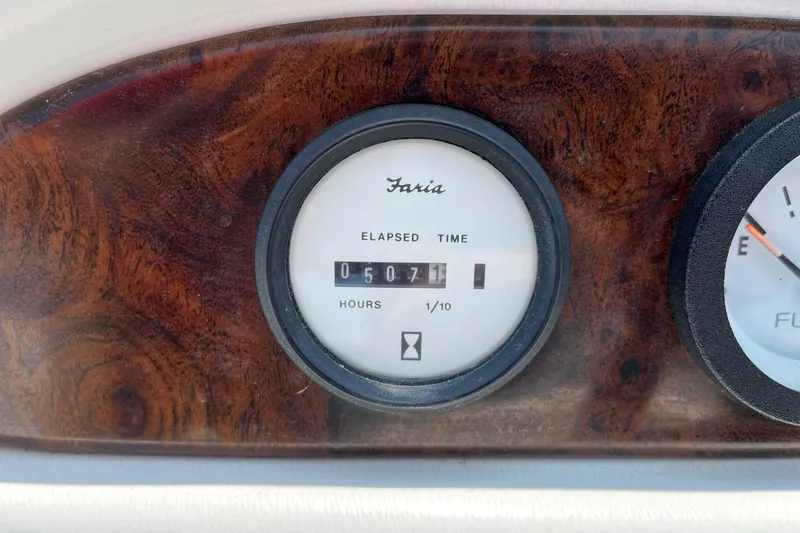 Slide: The Image of Hour meter on 1998 Sundancer Pontoons 240, showing 507.1 hours elapsed. - 6