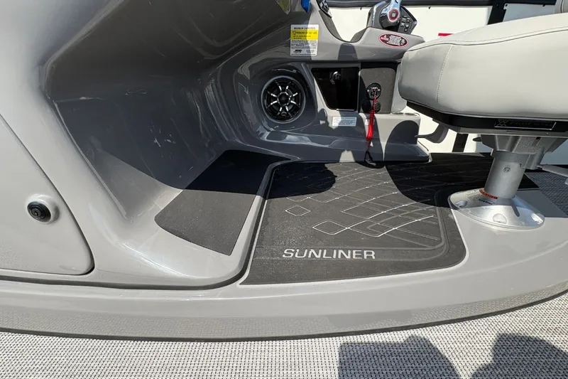 Slide: The Image of Harris Sunliner 230 2026 - 21