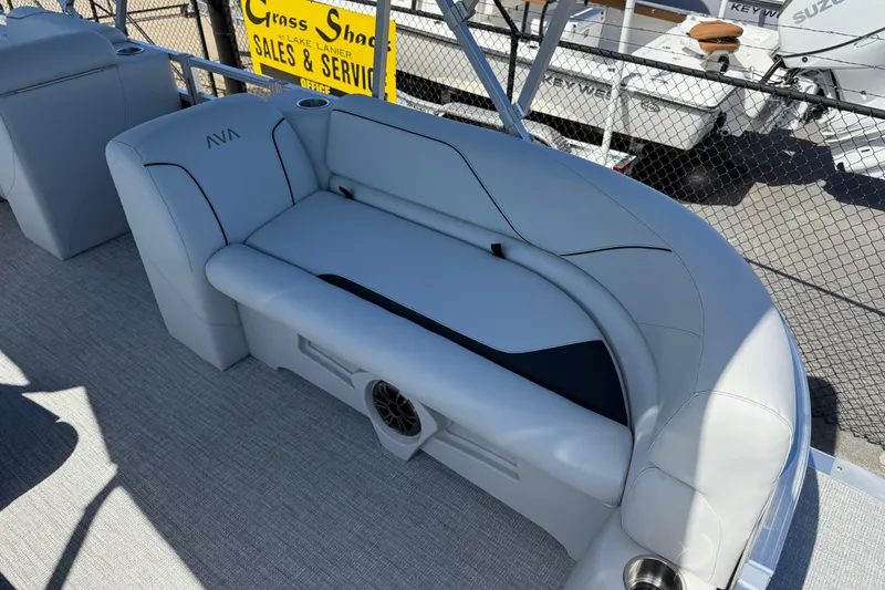 Slide: The Image of 2026 Avalon Venture 85 Versatile rear bench with sleek design and integrated speaker. - 10