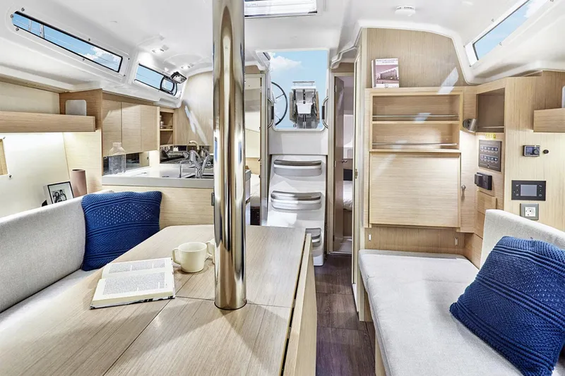 Slide: The Image of Beneteau Oceanis 34.1 - 5