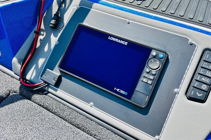 Slide: The Image of Lowrance HDS9 fishfinder on 2024 Ranger 620FS Pro boat dashboard. - 15