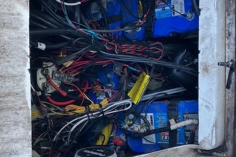 Slide: The Image of Electrical wiring and battery setup in a 2007 Dutch Sterling 22 boat. - 13