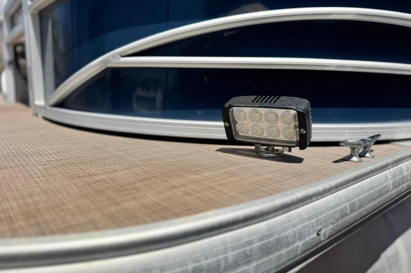 Slide: The Image of 2021 Sun Tracker SportFish 22 DLX boat deck with LED light and cleat. - 5