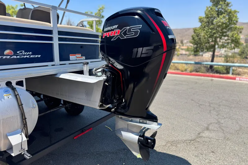 Slide: The Image of 2021 Sun Tracker SportFish 22 DLX with Mercury Pro XS 115 outboard motor. - 8
