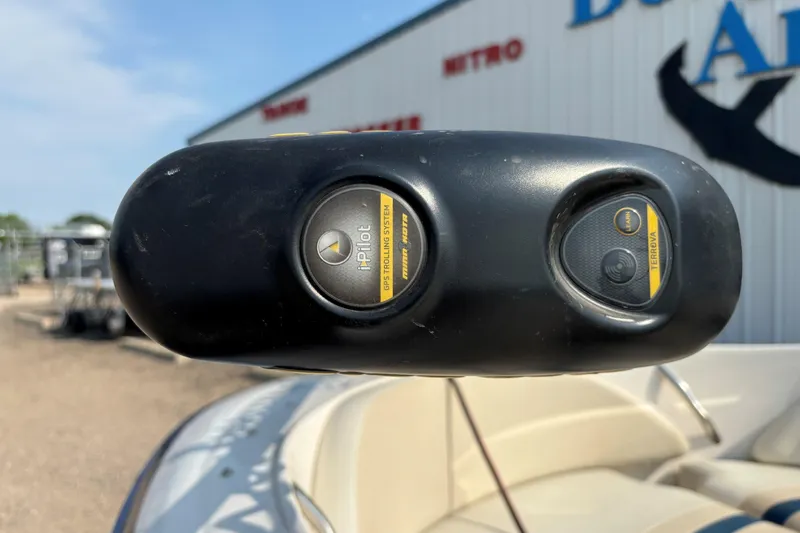 Slide: The Image of Close-up of i-Pilot GPS trolling system on 2006 Starcraft C-Star 1800 I/O boat. - 6