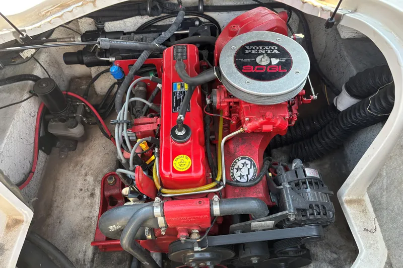 Slide: The Image of Engine compartment of a 2006 Starcraft C-Star 1800 I/O with Volvo Penta 3.0GL engine. - 7