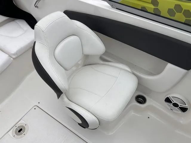 Slide: The Image of Chaparral 19 H2O Sport 2012 - 12