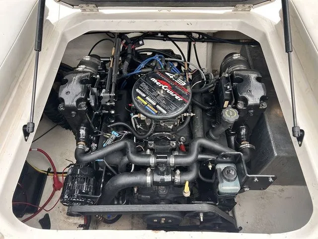 Slide: The Image of Chaparral 19 H2O Sport 2012 - 14