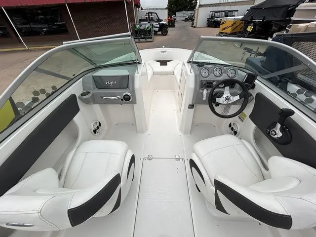 Slide: The Image of Chaparral 19 H2O Sport 2012 - 6