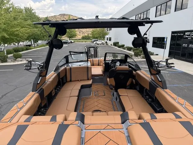 Slide: The Image of Malibu Wakesetter 23 LSV 2026 - 10