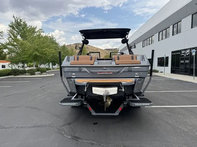 Slide: The Image of Malibu Wakesetter 23 LSV 2026 - 3