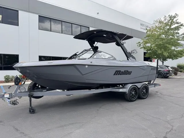 Slide: The Image of Malibu Wakesetter 23 LSV 2026 - 5