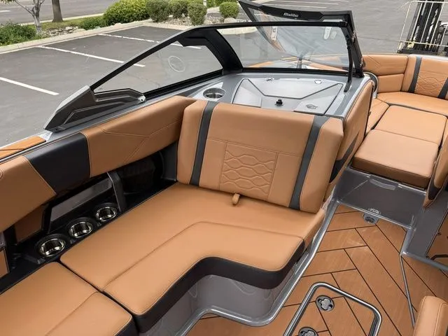 Slide: The Image of Malibu Wakesetter 23 LSV 2026 - 7