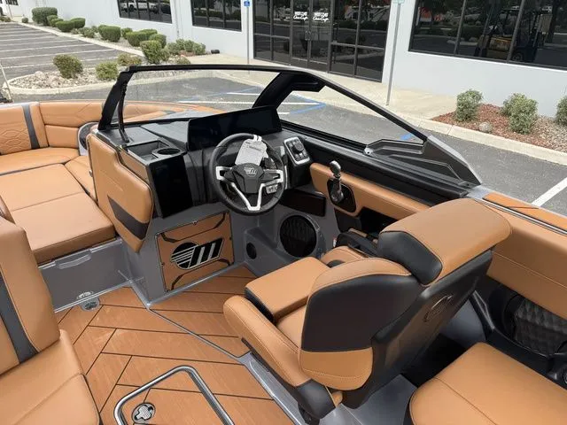 Slide: The Image of Malibu Wakesetter 23 LSV 2026 - 8