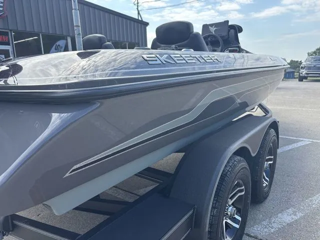 Slide: The Image of Skeeter ZX200 2026 - 3