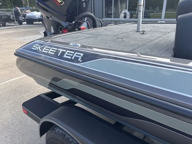 Slide: The Image of Skeeter ZX200 2026 - 5