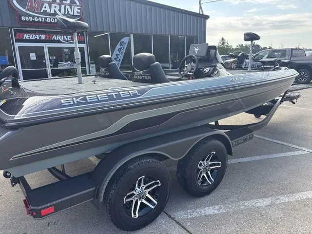 Slide: The Image of Skeeter ZX200 2026 - 6