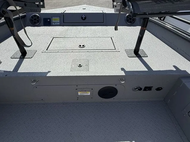 Slide: The Image of SeaArk Pro Cat 240 2026 - 10