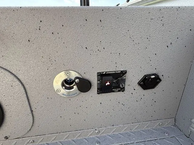 Slide: The Image of SeaArk Pro Cat 240 2026 - 11