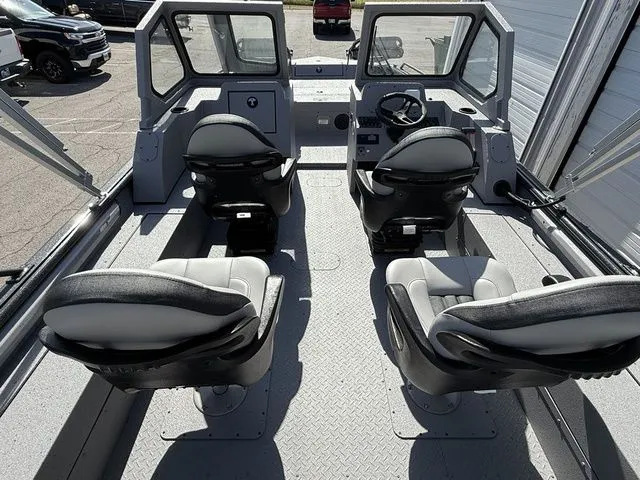 Slide: The Image of SeaArk Pro Cat 240 2026 - 15