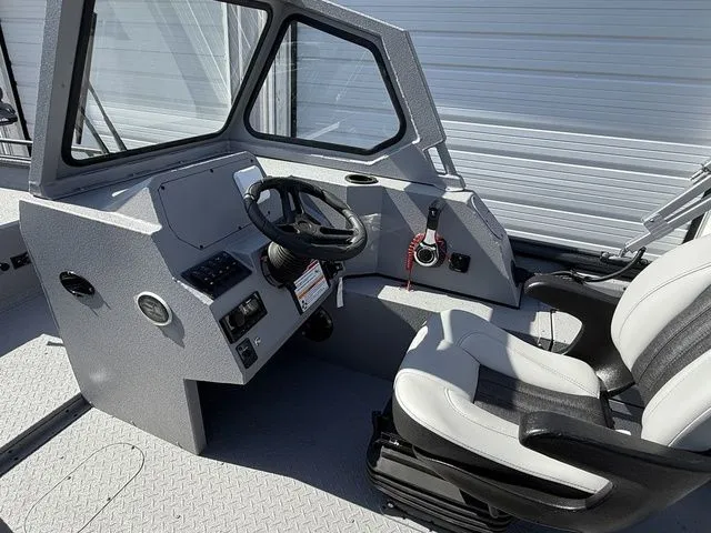 Slide: The Image of SeaArk Pro Cat 240 2026 - 17