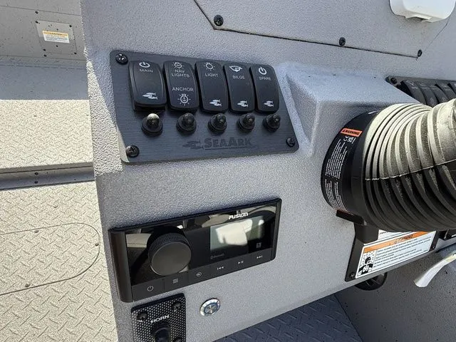 Slide: The Image of SeaArk Pro Cat 240 2026 - 18