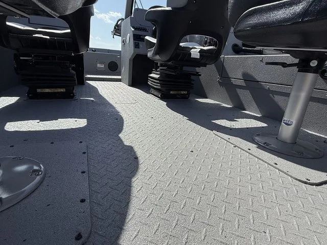 Slide: The Image of SeaArk Pro Cat 240 2026 - 21