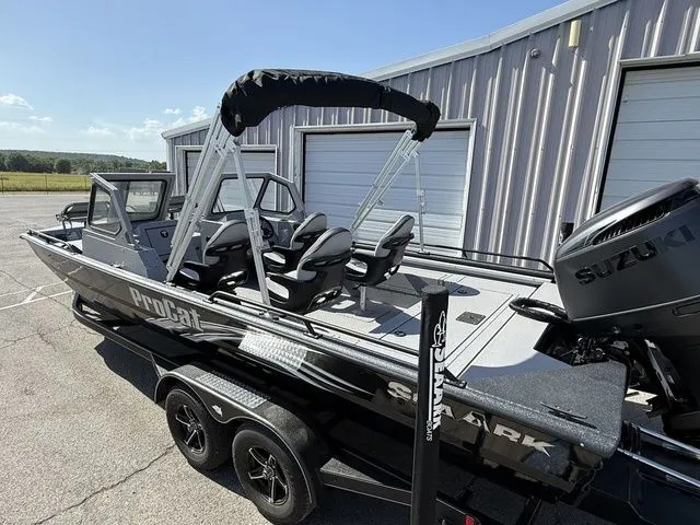 Slide: The Image of SeaArk Pro Cat 240 2026 - 5