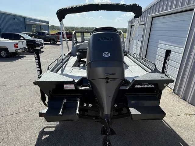 Slide: The Image of SeaArk Pro Cat 240 2026 - 6