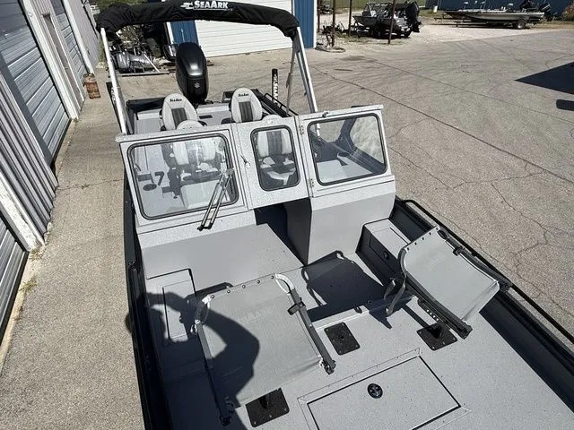 Slide: The Image of SeaArk Pro Cat 240 2026 - 7