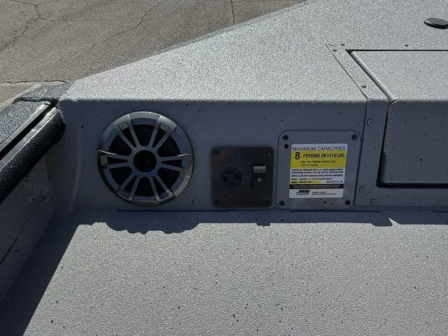 Slide: The Image of SeaArk Pro Cat 240 2026 - 9