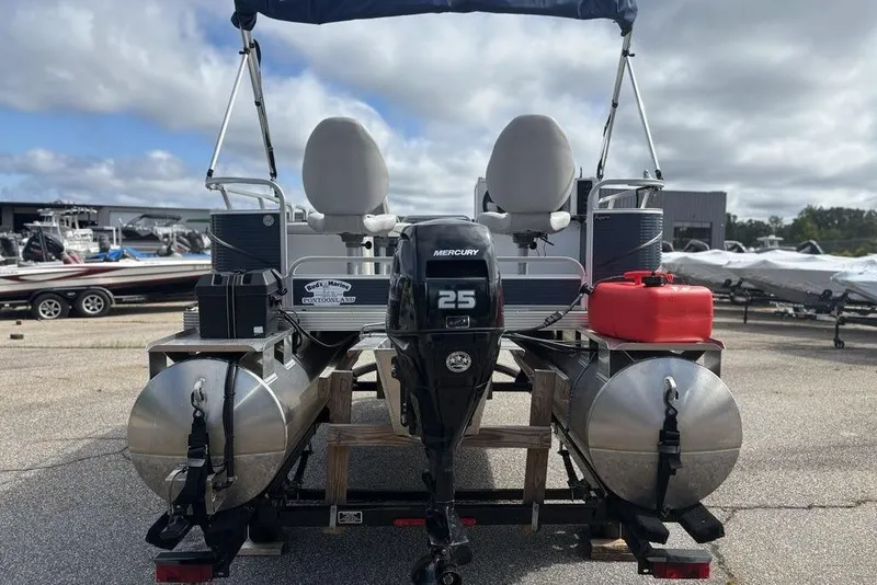 Slide: The Image of 2020 Apex Gillgetter 7515 Tiller pontoon boat with Mercury 25 engine, parked outdoors. - 6