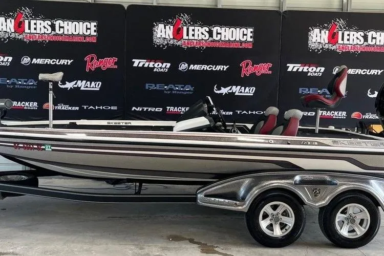 The Image of 2014 Skeeter FX 21 bass boat on trailer at Anglers Choice event. - 0