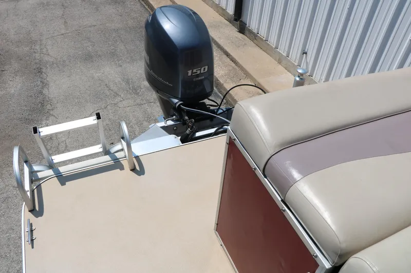 Slide: The Image of 2014 Veranda Relax V2275 boat with Yamaha 150 outboard motor and swim ladder. - 15