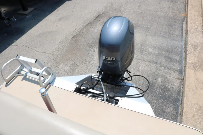 Slide: The Image of 2014 Veranda Relax V2275 boat with Yamaha 150 outboard motor, viewed from above. - 19