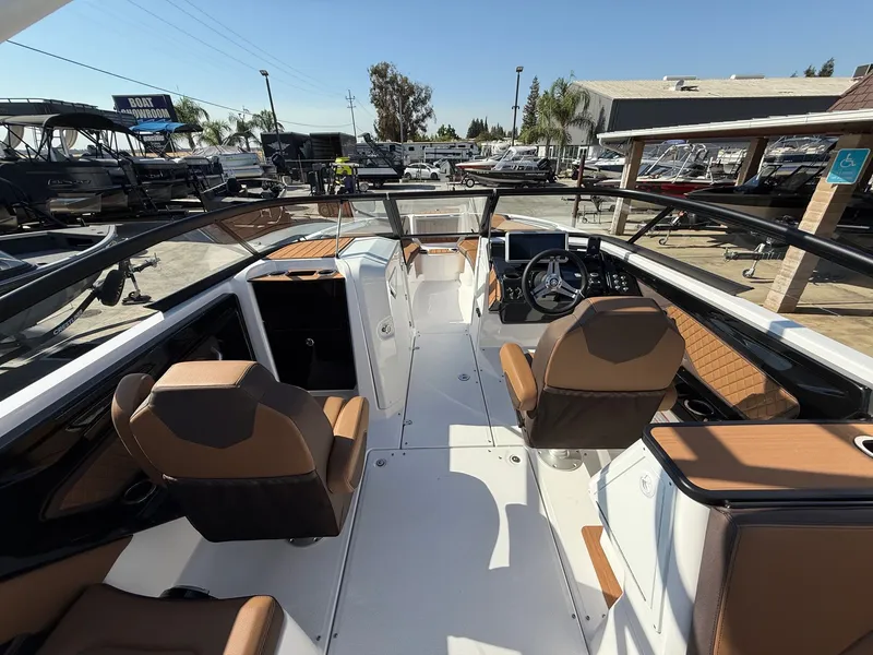 Slide: The Image of Yamaha 252 S w/ Twin 1.8L Yamaha's 2025 - 10