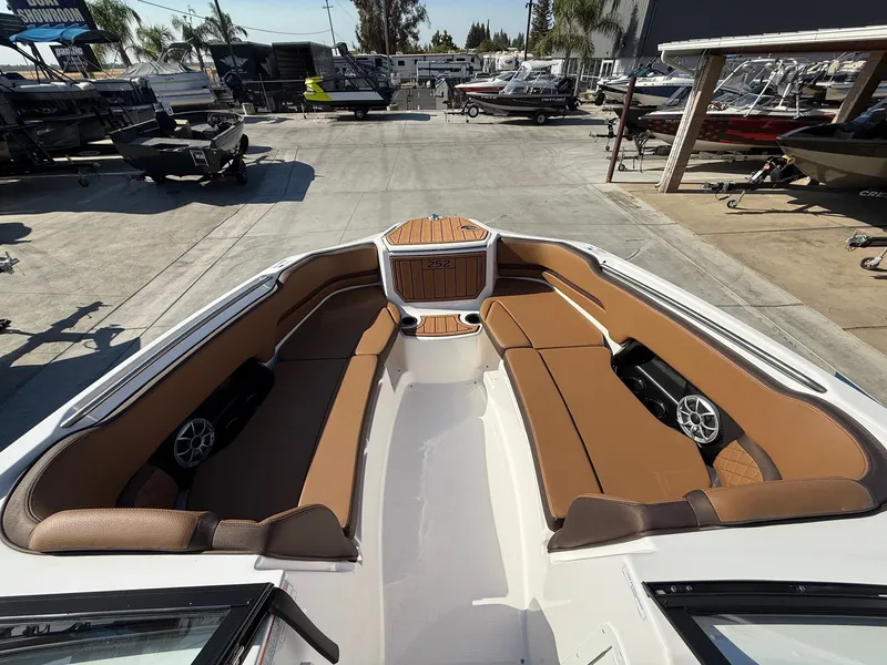 Slide: The Image of Yamaha 252 S w/ Twin 1.8L Yamaha's 2025 - 3